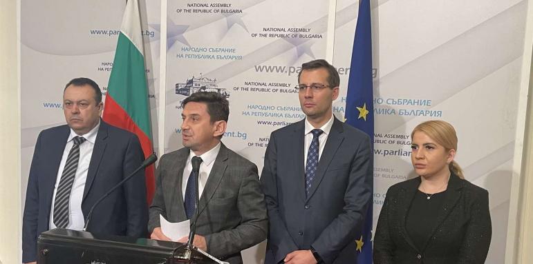 ДПС: Уволнете всички наши кадри във властта!